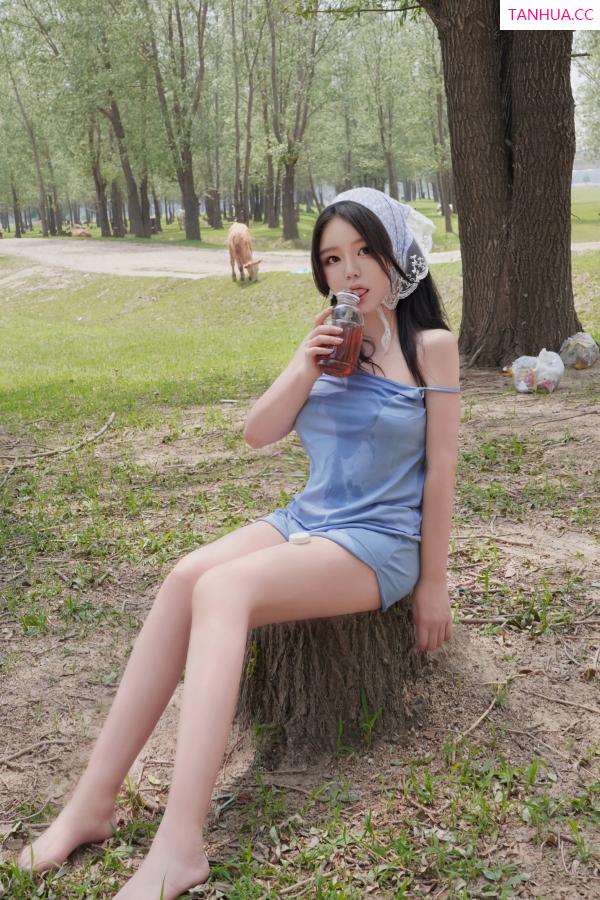   [XiuRen]高清写真图 2024.06.28 No.8777 小薯条nienie 放牛娃主题第19张图片